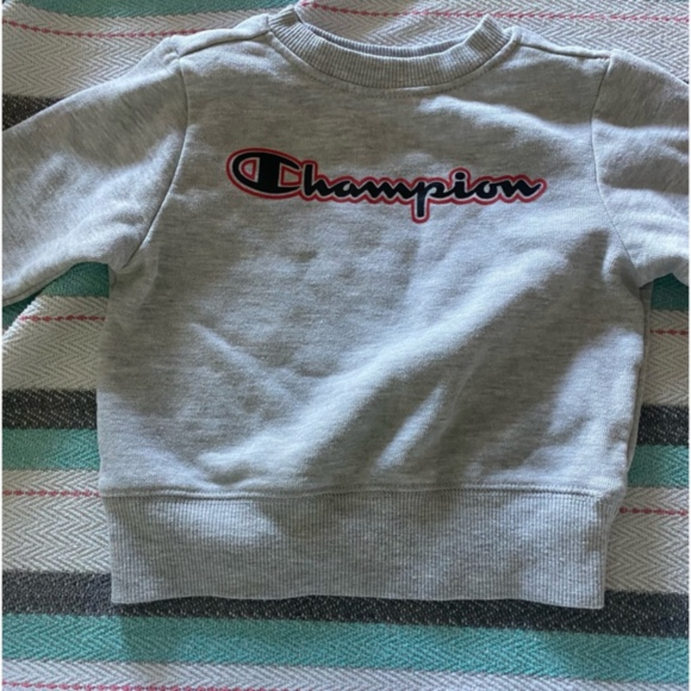 CHAMPION sweatshirt for your little!! Unisex - cozy and cute for girls or boys